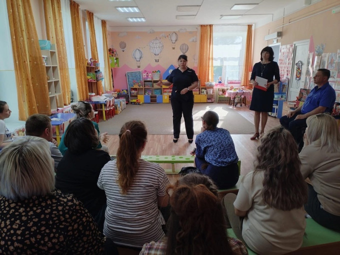 Родительское собрание в детском саду: «Безопасность ребенка в летний период» Родительское собрание в детском саду: «Безопасность ребенка в летний период».